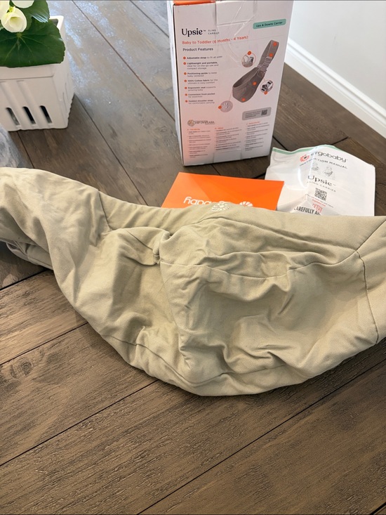 Ergobaby Other - Upsie in Soft Olive